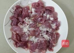 莲藕炒瘦肉的做法图解2