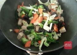 冻豆腐炒双花的做法图解3