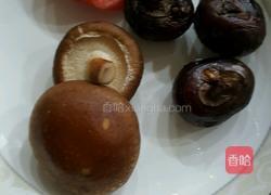 香菇猪肉饺子的做法图解1