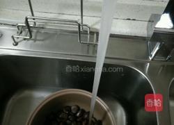 懒人厨艺一一电饭煲煮板栗的做法图解1
