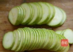 香煎西葫芦饼的做法图解2