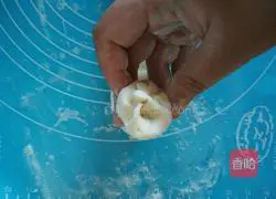 Illustration of how to make sesame sauce beef patties 7