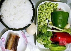 彩蔬腊味炒饭的做法图解1