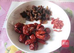 红枣桂圆鸡蛋汤的做法图解1