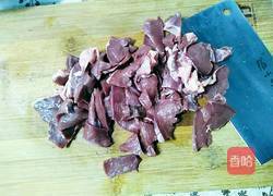 洋葱炒猪心的做法图解3