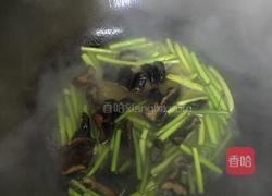 蒜苗炒腊肉的做法图解2