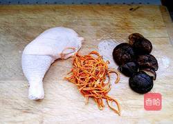 香菇虫草煲鸡汤的做法图解1