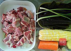 海带玉米排骨汤的做法图解1