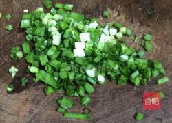 剁椒炒米粉的做法图解2