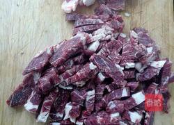 牛肉炖豆腐的做法图解1