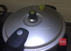 玉米胡萝卜排骨汤的做法图解6
