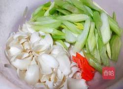 西芹百合腰果的做法图解2