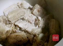 海带萝卜排骨汤的做法图解4