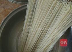 香辣汤米线的做法图解1