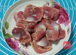 豆角炒鸡胗的做法图解1