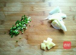 鹌鹑蛋烧排骨的做法图解2