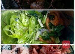 木耳炒肉的做法图解1