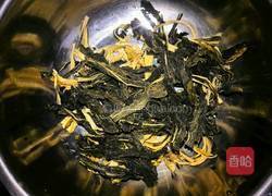 猪骨菜干汤的做法图解1