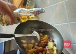 草菌酱油 红烧肉的做法图解3