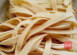 绿豆芽拌豆皮的做法图解1