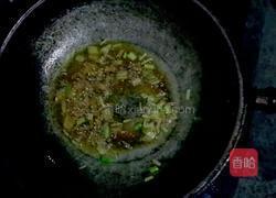 蒜苗炒豆腐的做法图解2