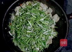 蒜苗炒豆腐的做法图解4