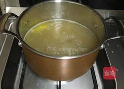 鲜虾鸡肉粥的做法图解1