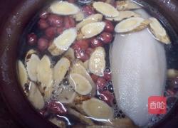 花生板栗墨鱼汤的做法图解5