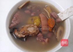 花生板栗墨鱼汤的做法图解7