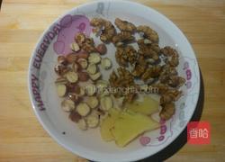 核桃莲子炖猪心的做法图解4