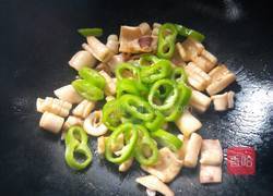 鱿鱼炒尖椒的做法图解6