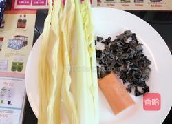 腐竹木耳炒西芹的做法图解1