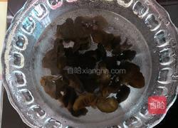 腐竹木耳炒西芹的做法图解2
