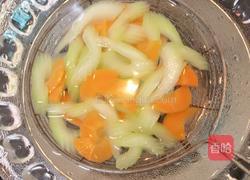 腐竹木耳炒西芹的做法图解6