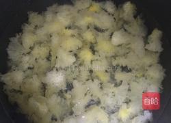 银耳雪梨红枣羹的做法图解3