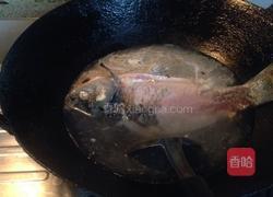 鸡蛋鲫鱼汤的做法图解4