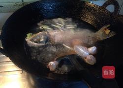 鸡蛋鲫鱼汤的做法图解5