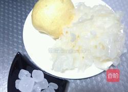 冰糖银耳炖雪梨的做法图解1