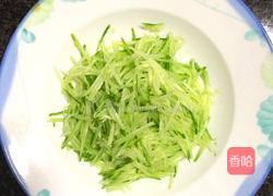 黄瓜肉松番茄酱鸡蛋饼的做法图解2