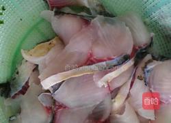 鱼片汤的做法图解2