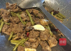 酸豆角炒鸭肉的做法图解7