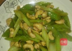 西芹炒腰果的做法图解6