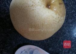 冰糖炖雪梨的做法图解1