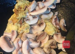 鸡蛋炒蘑菇的做法图解5