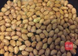 油酥花生仁的做法图解1