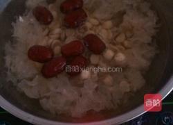 莲子银耳汤的做法图解3