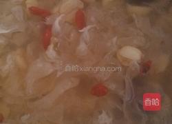 莲子银耳汤的做法图解4