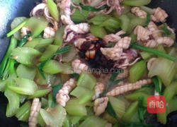 鱿鱼炒西芹的做法图解6