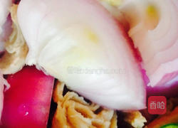 洋葱炒面筋的做法图解1