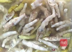 泡椒鳳爪燉白菜的做法圖解1